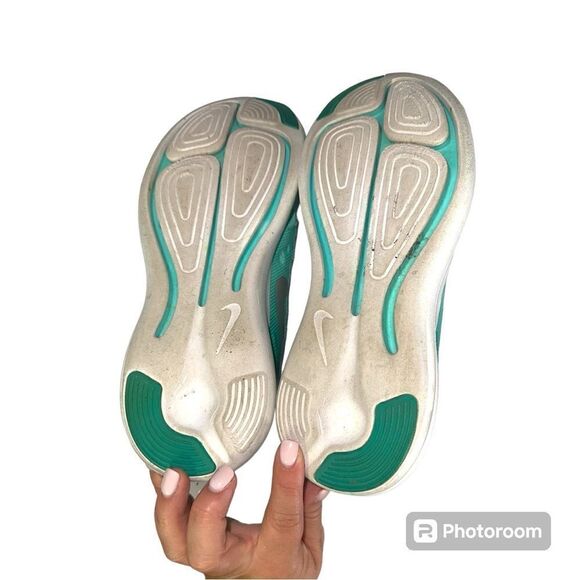 Nike shoes - Picture 4 of 5